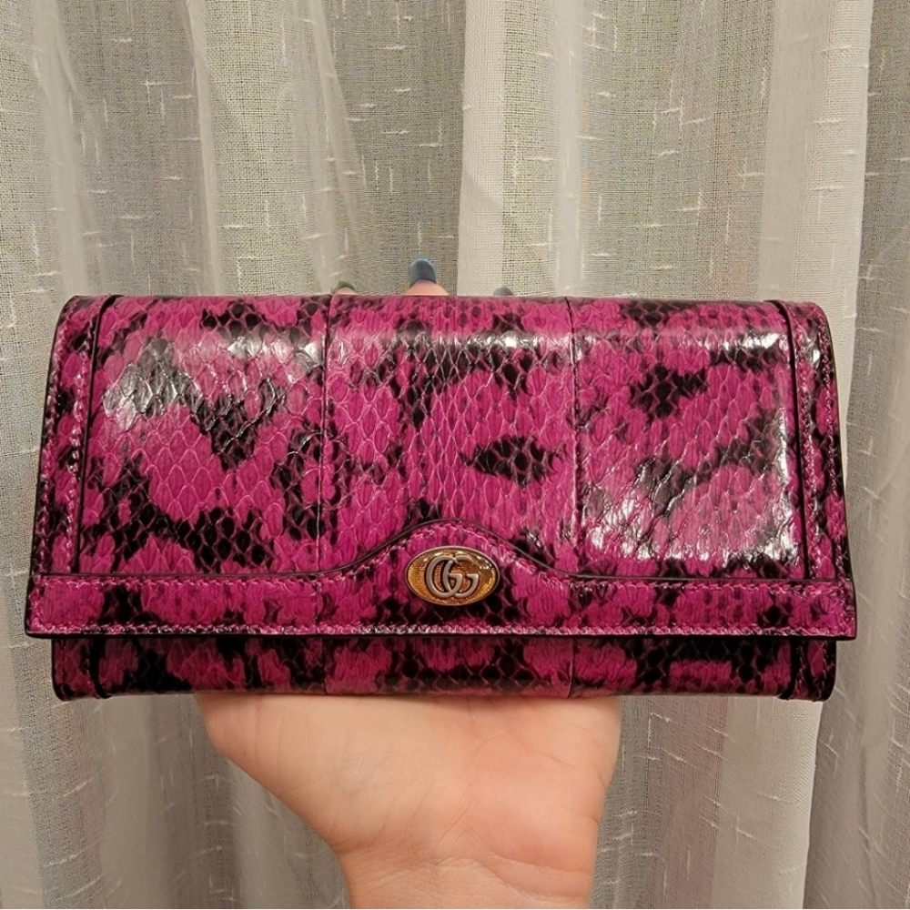 Gucci Pink & Black Python Clutch Purse With Gold Shoulder Chain Authentic NWT